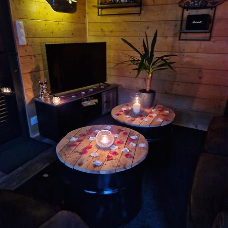 Chalet Industriel Avec Filet Et Spa Sorigny Kültér fotó