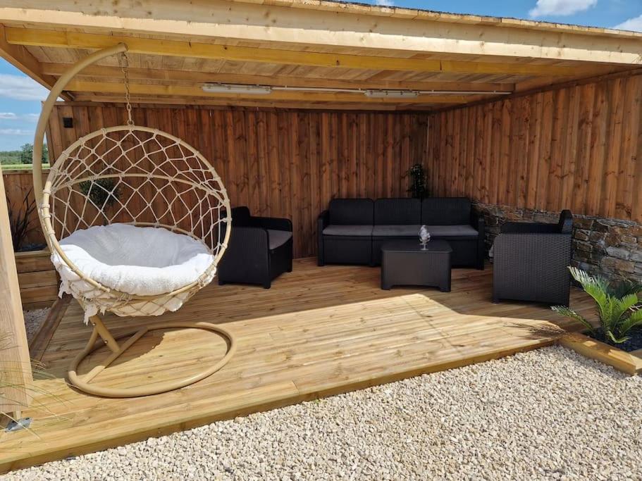 Chalet Industriel Avec Filet Et Spa Sorigny Kültér fotó