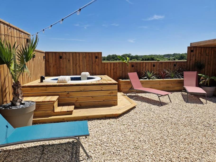 Chalet Industriel Avec Filet Et Spa Sorigny Kültér fotó