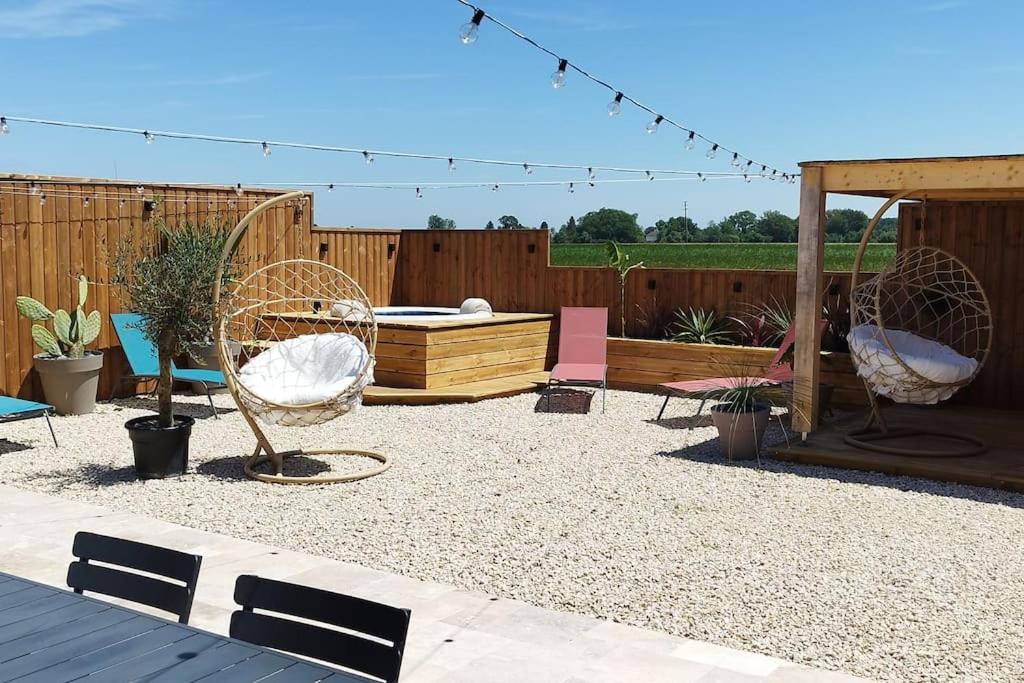 Chalet Industriel Avec Filet Et Spa Sorigny Kültér fotó