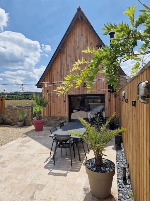 Chalet Industriel Avec Filet Et Spa Sorigny Kültér fotó