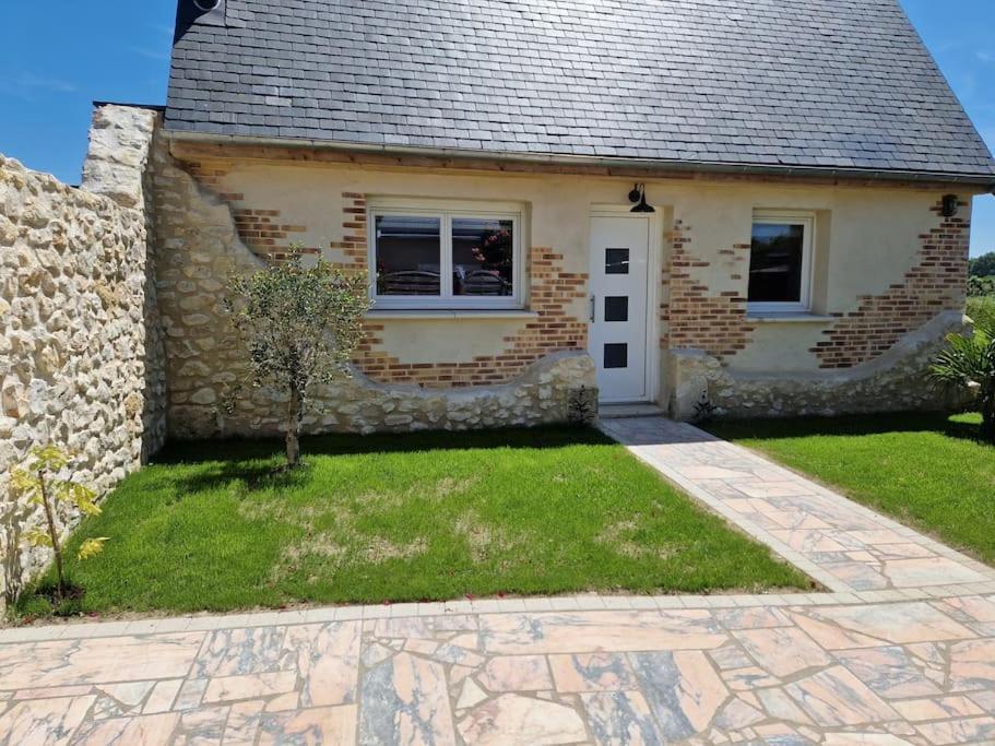 Chalet Industriel Avec Filet Et Spa Sorigny Kültér fotó
