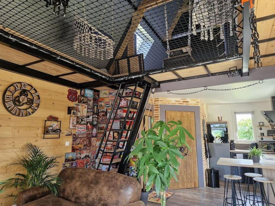 Chalet Industriel Avec Filet Et Spa Sorigny Kültér fotó