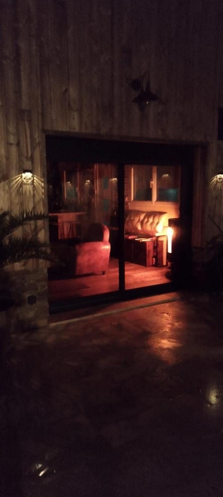 Chalet Industriel Avec Filet Et Spa Sorigny Kültér fotó